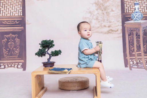 包头女宝宝换尿布 包头女宝宝换尿布