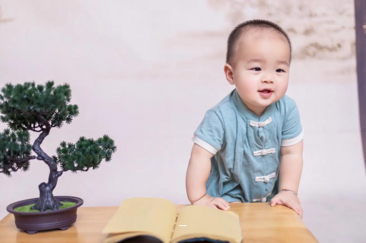 包头宝宝爱吐奶是什么原因